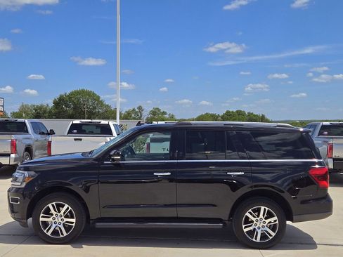Used 2024 Ford Expedition Limited AWD/4WD image 4