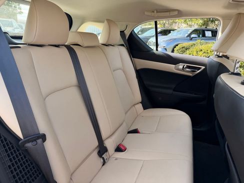 Used 2014 Lexus CT 200h FWD image 11