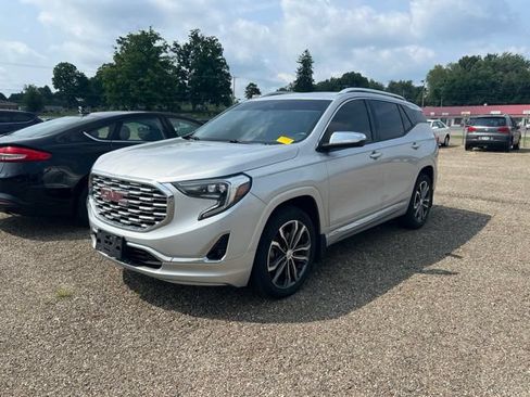 Used 2019 GMC Terrain Denali w/ Driver Alert Package II AWD/4WD image 3