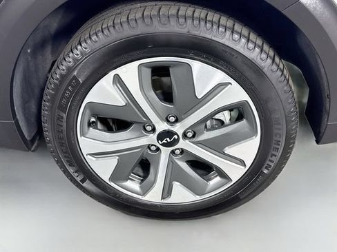 Used 2022 Kia Niro EX FWD image 30