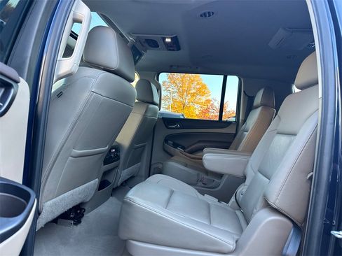 Used 2020 Chevrolet Suburban Premier image 20