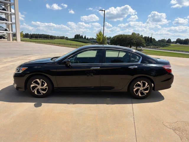Used 2017 Honda Accord LX image 10