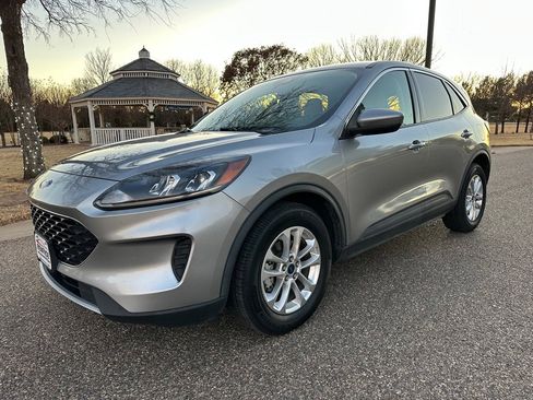 Used 2021 Ford Escape SE image 1