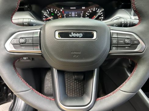 Used 2023 Jeep Compass Trailhawk w/ Trailhawk Convenience Group AWD/4WD image 15