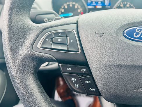 Used 2017 Ford Escape SE w/ SE Cold Weather Package image 19