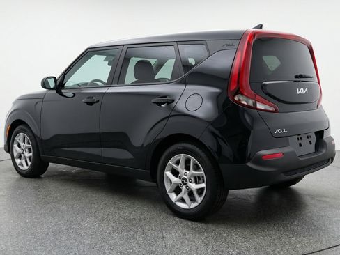 Used 2025 Kia Soul LX w/ LX Technology Package FWD image 6