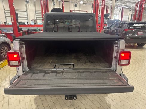Used 2024 Jeep Gladiator Sport AWD/4WD image 10