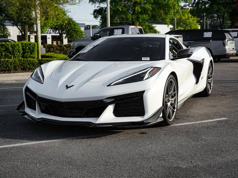 Used 2024 Chevrolet Corvette Z06 w/ Z07 Performance Package image 5