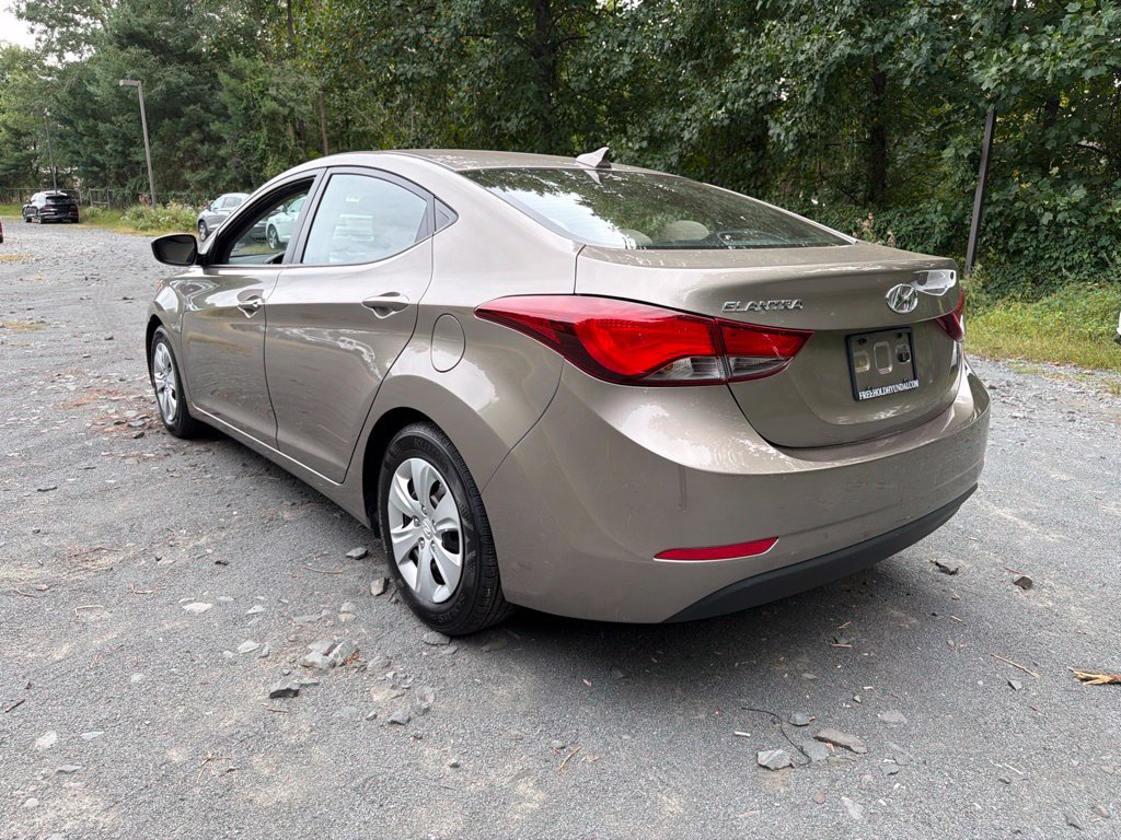 Used 2016 Hyundai Elantra SE FWD image 4