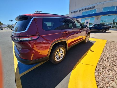 Used 2024 Jeep Grand Cherokee L Laredo RWD image 5