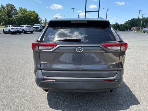 Used 2019 Toyota RAV4 LE FWD image 7