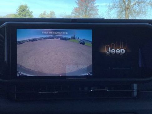 Certified 2025 Jeep Wrangler Unlimited Rubicon AWD/4WD image 23
