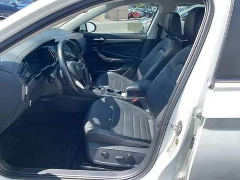 Used 2022 Volkswagen Jetta SE image 40