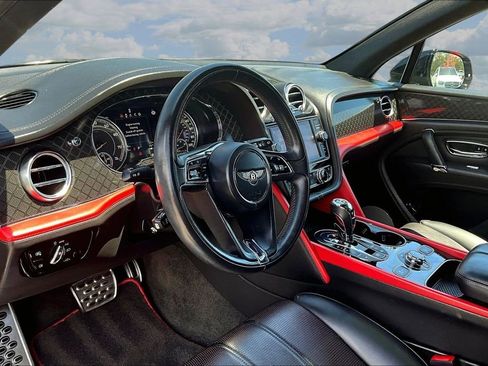 Used 2020 Bentley Bentayga AWD/4WD image 17