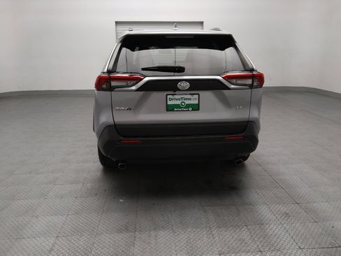 Used 2019 Toyota RAV4 LE FWD image 6