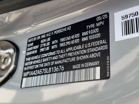 Certified 2025 Porsche Macan image 39