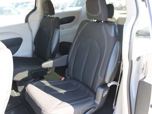 Used 2023 Chrysler Voyager LX FWD image 17