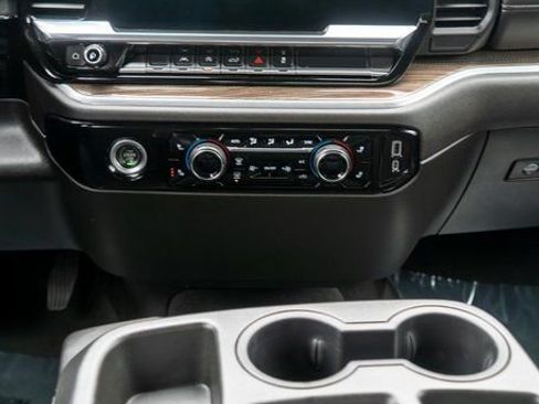 Used 2022 Chevrolet Silverado 1500 LT image 15