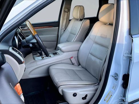 Used 2013 Jeep Grand Cherokee Overland w/ Advance Technology Group AWD/4WD image 11