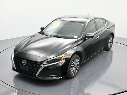 Used 2024 Nissan Altima 2.5 SV image 28