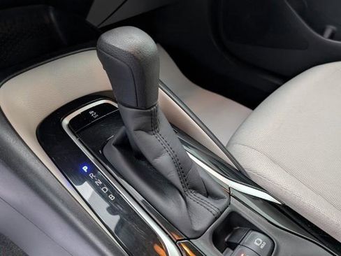 Used 2021 Toyota Corolla LE image 24