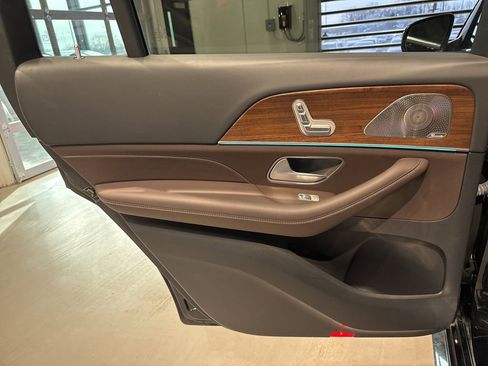 Used 2023 Mercedes-Benz GLS 450 4MATIC w/ AMG Line Exterior image 37