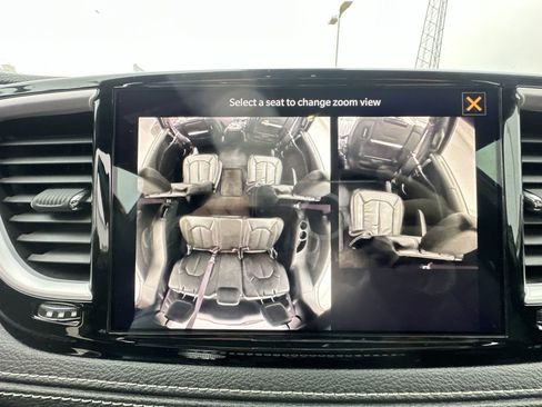 Used 2021 Chrysler Pacifica Touring-L w/ Uconnect Theater Family Group image 14