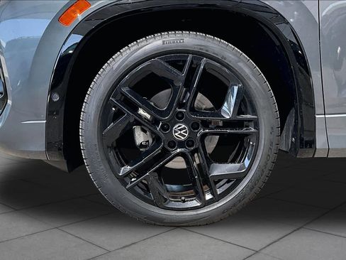 Used 2025 Volkswagen Tiguan SE R-Line FWD image 11