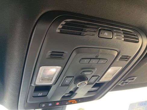 Used 2021 GMC Yukon Denali w/ Denali Ultimate Package AWD/4WD image 30