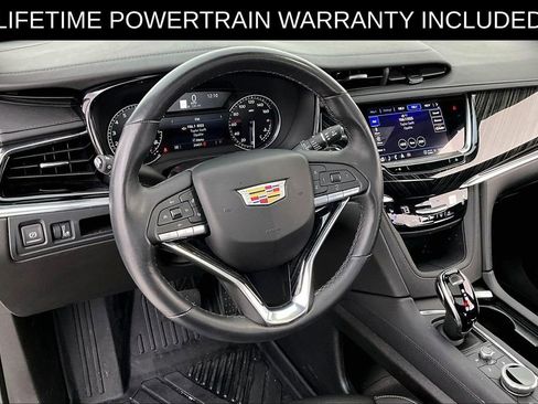 Used 2025 Cadillac XT6 Premium Luxury FWD image 17
