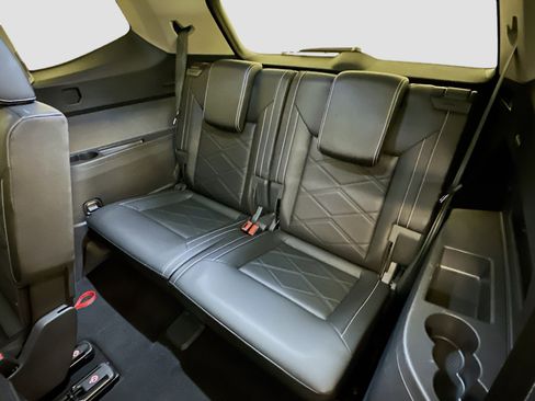 Used 2025 Volkswagen Atlas SE image 29