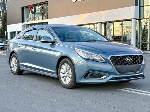 Used 2016 Hyundai Sonata SE image 1
