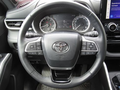 Used 2024 Toyota Highlander XSE AWD/4WD image 26