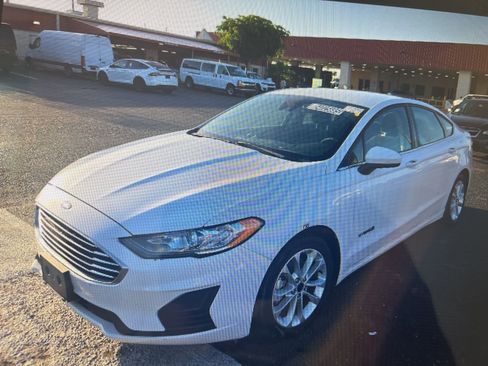Used 2019 Ford Fusion SE FWD image 1