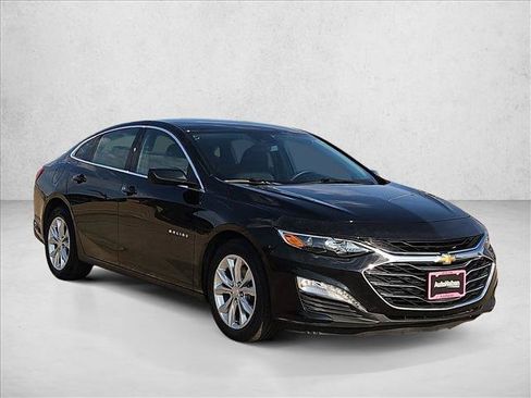 Used 2025 Chevrolet Malibu LT FWD image 3