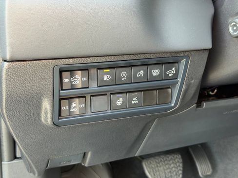 Used 2025 Toyota Tundra Platinum AWD/4WD image 15