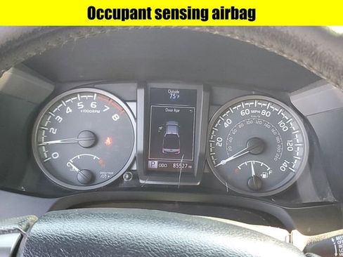 Used 2019 Toyota Tacoma TRD Off-Road image 15