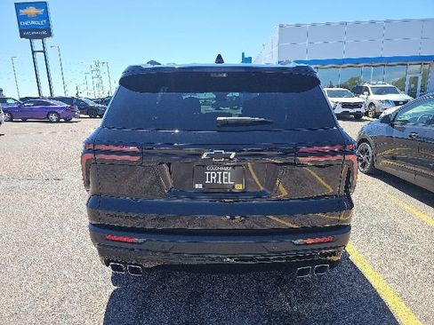 Used 2026 Chevrolet Traverse LT w/ Midnight/Sport Edition AWD/4WD image 4