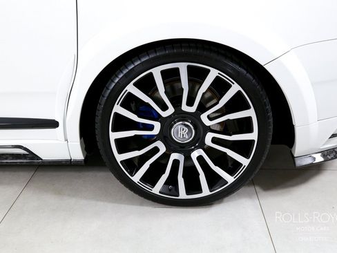 Used 2024 Rolls-Royce Cullinan AWD/4WD image 39