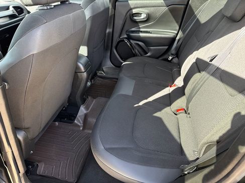 Used 2019 Jeep Renegade Altitude w/ Quick Order Package 2XM image 18