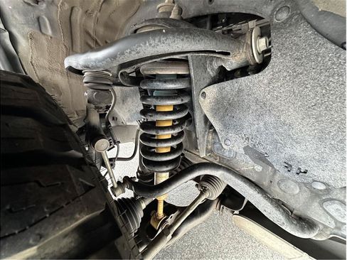 Used 2017 Toyota Tacoma TRD Off-Road w/ Tow Package (A/T) AWD/4WD image 30