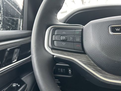 Used 2023 Jeep Wagoneer L Series II image 24