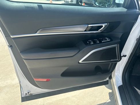 Used 2025 Kia Telluride S FWD image 11