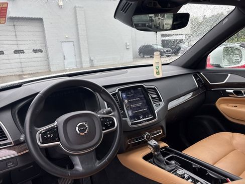 Used 2017 Volvo XC90 T6 Momentum w/ Vision Package AWD/4WD image 10