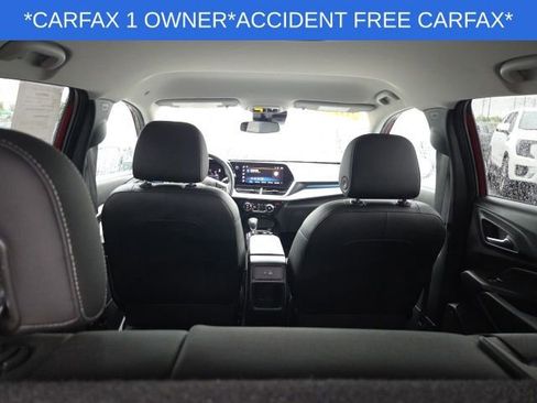 Used 2025 Chevrolet Trax LT w/ LT Convenience Package FWD image 42