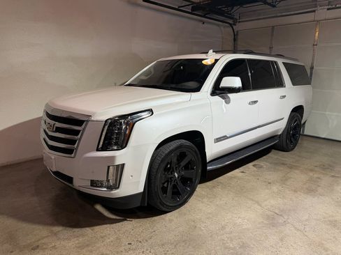 Used 2020 Cadillac Escalade ESV Luxury AWD/4WD image 3