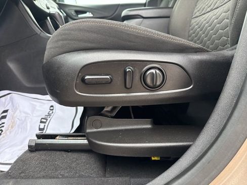 Used 2018 Chevrolet Equinox LT image 16