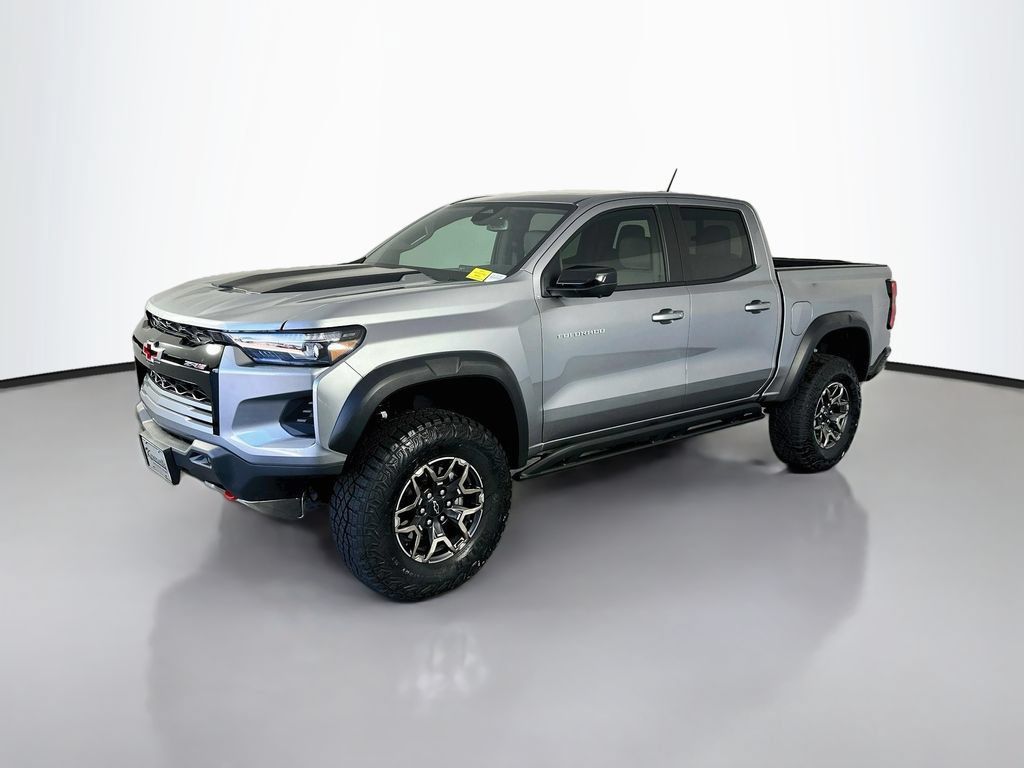 Used 2026 Chevrolet Colorado ZR2 w/ Technology Package AWD/4WD image 3