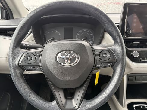 Used 2023 Toyota Corolla Cross L image 12