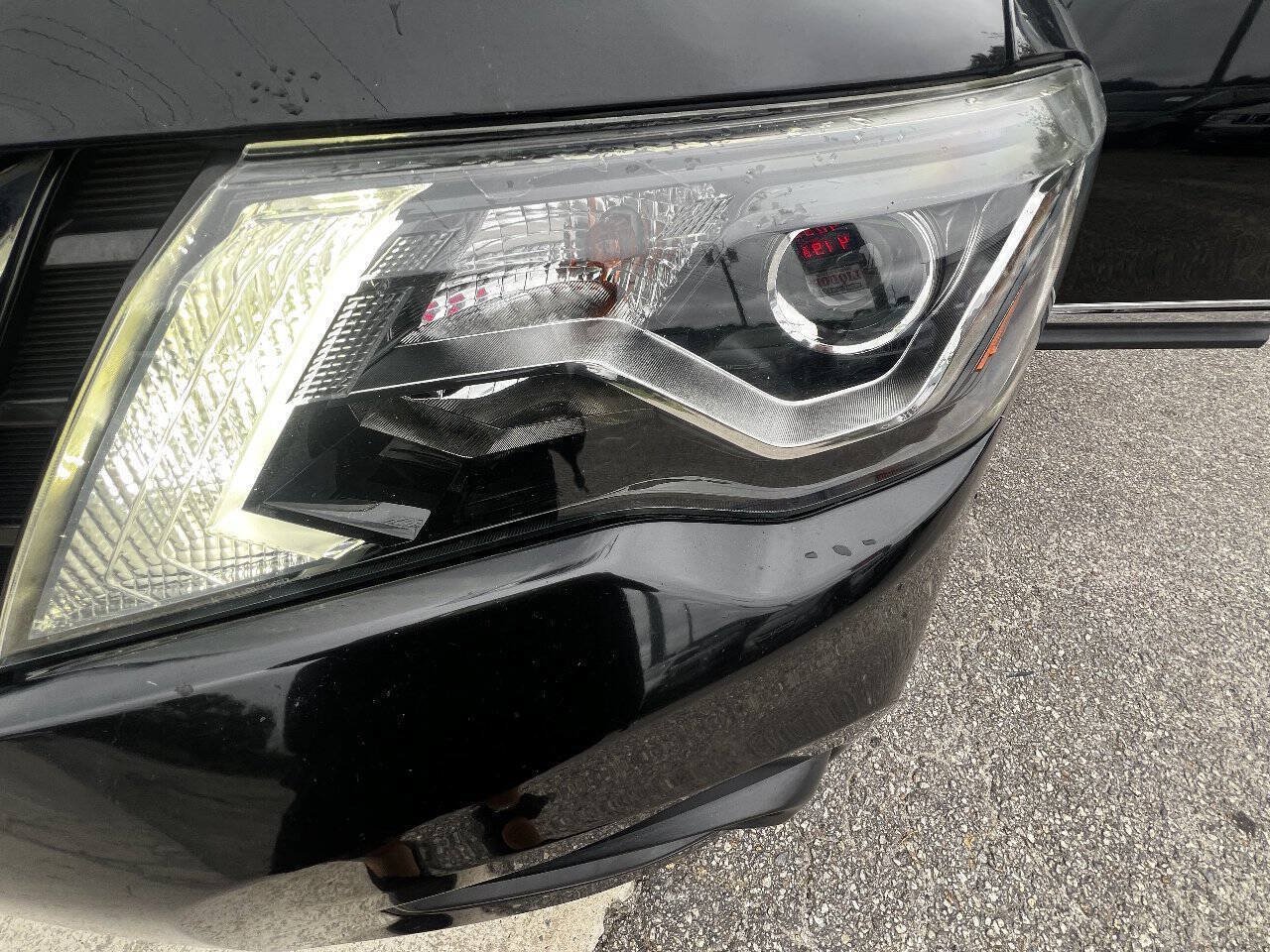 Used 2019 Nissan Pathfinder Platinum w/ Cargo Package FWD image 20